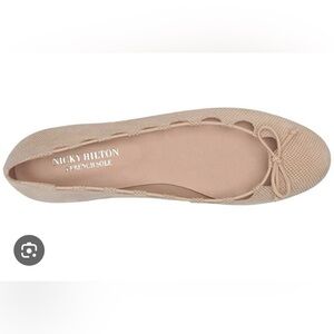 Nicky Hilton Charlott Beige Viper Print Flats Size 8.5 B Excellent condition